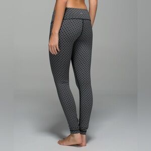 Lululemon Athletica Black and Gray Patterned Leggings